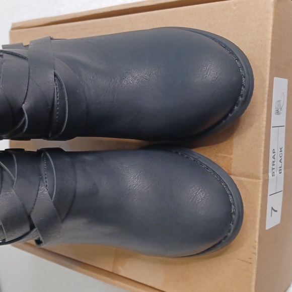 Journee Collection Strap Heeled Boots - Picture 8 of 8